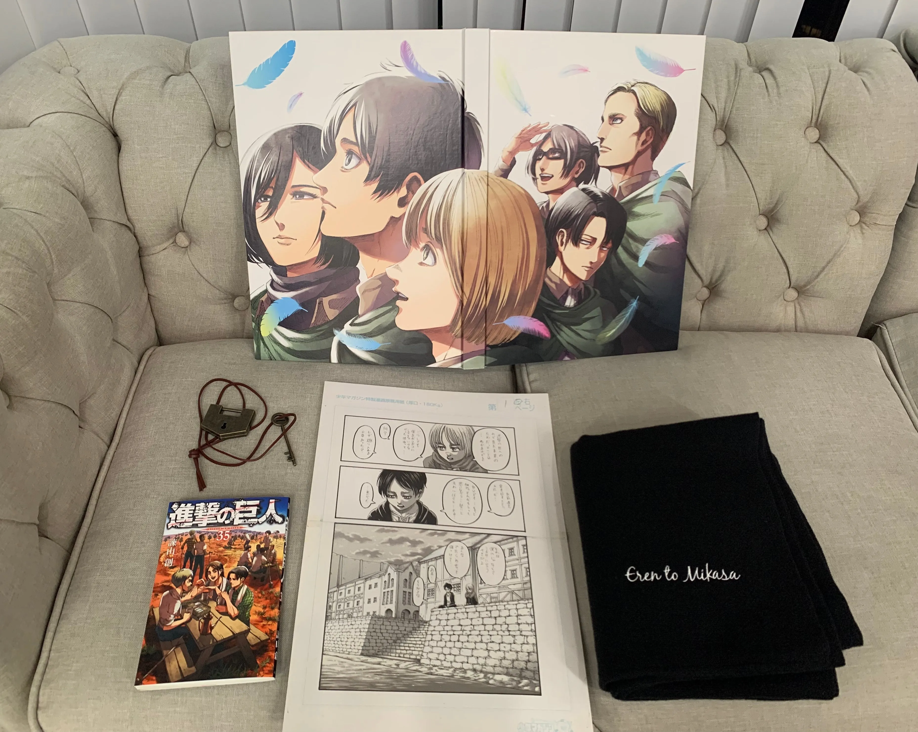 ATTACK ON TITAN ARTBOOK FLY - LIMITED EDITION   BONUS